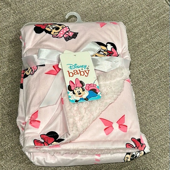 Disney Other - NWT Minnie Mouse Candy Cane Blanket